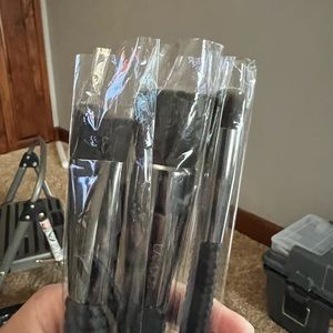 NWOT Laruce make up brushes.